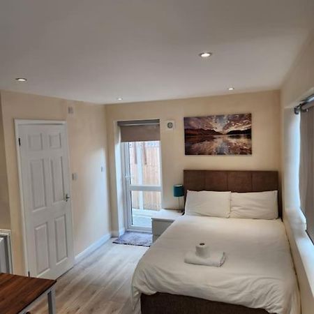 בקסליהית' Beautiful Private En-Suite Room With Its Own Entry מראה חיצוני תמונה