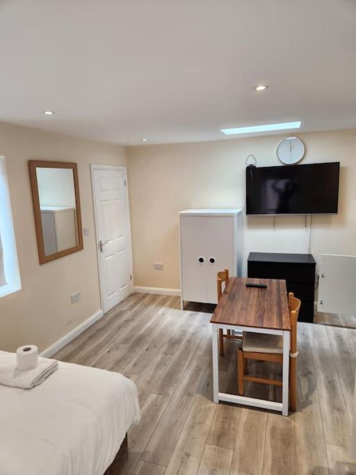 בקסליהית' Beautiful Private En-Suite Room With Its Own Entry מראה חיצוני תמונה